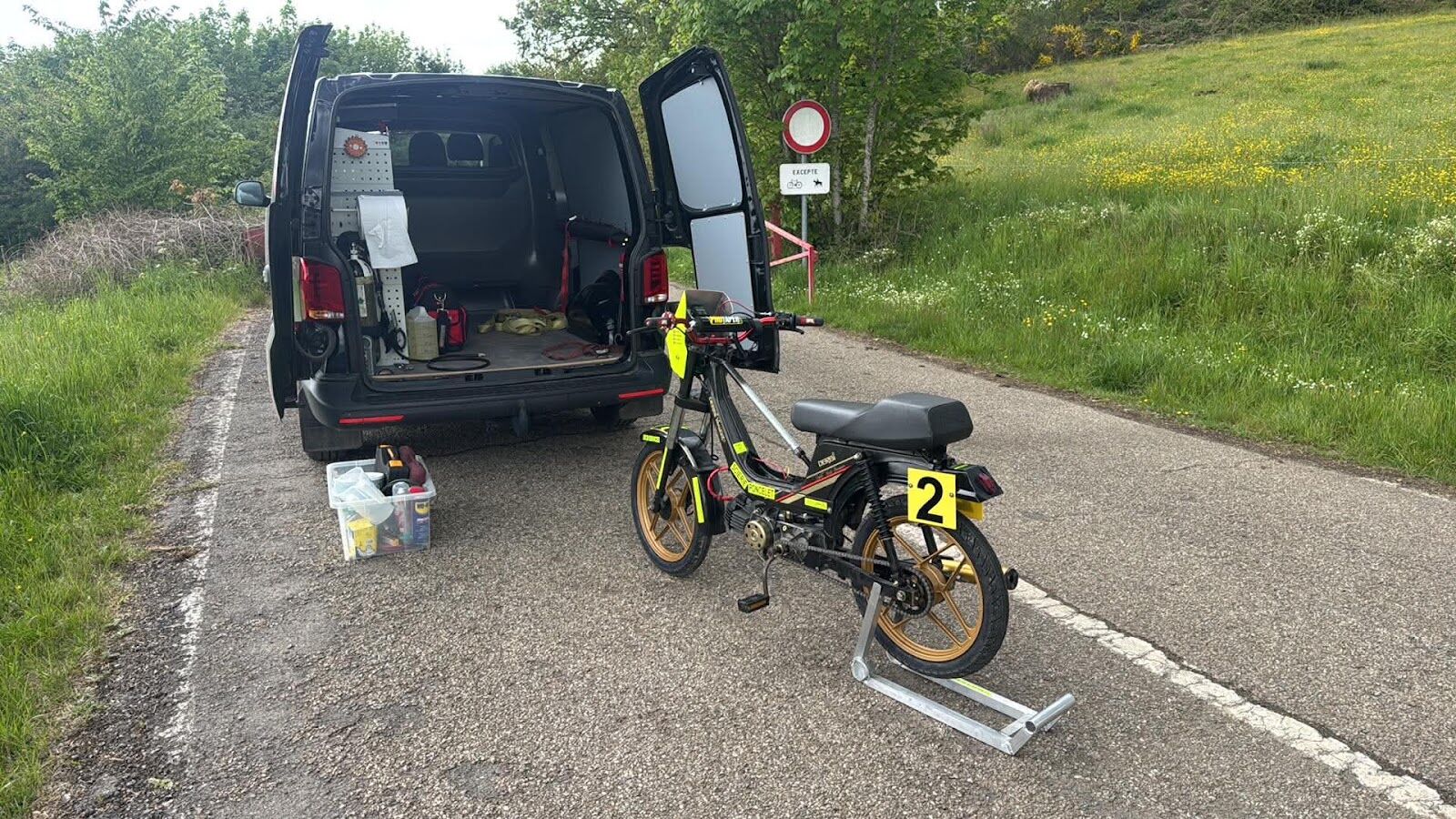 La mob n°2 sortie de la camionnette pour les essais
